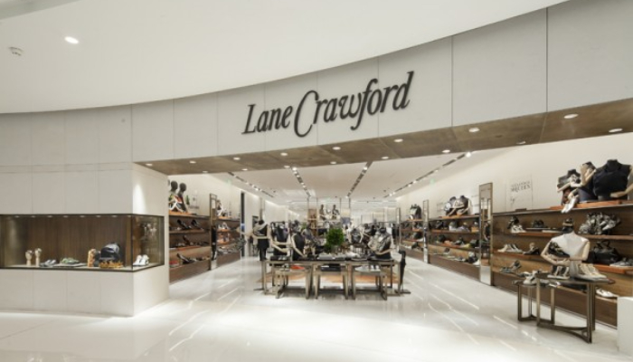 來到年尾這個如此令人期待的佳節，又怎少了交換禮物的環節呢？為摯愛的那位選購禮物，也是一種甜蜜！今年，連卡佛就為有品味的你搜羅了各大品牌的聖誕禮物選項，由男女裝、高級珠寶、配飾、美妝及家品都有，讓你可以